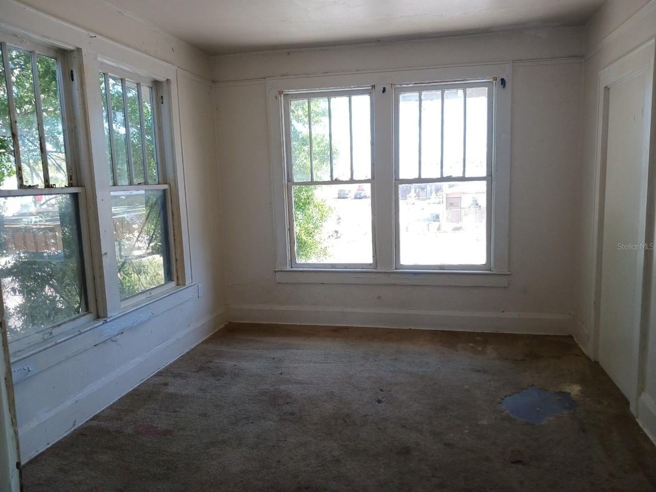 1104 W 24th St - Photo 3 of 9