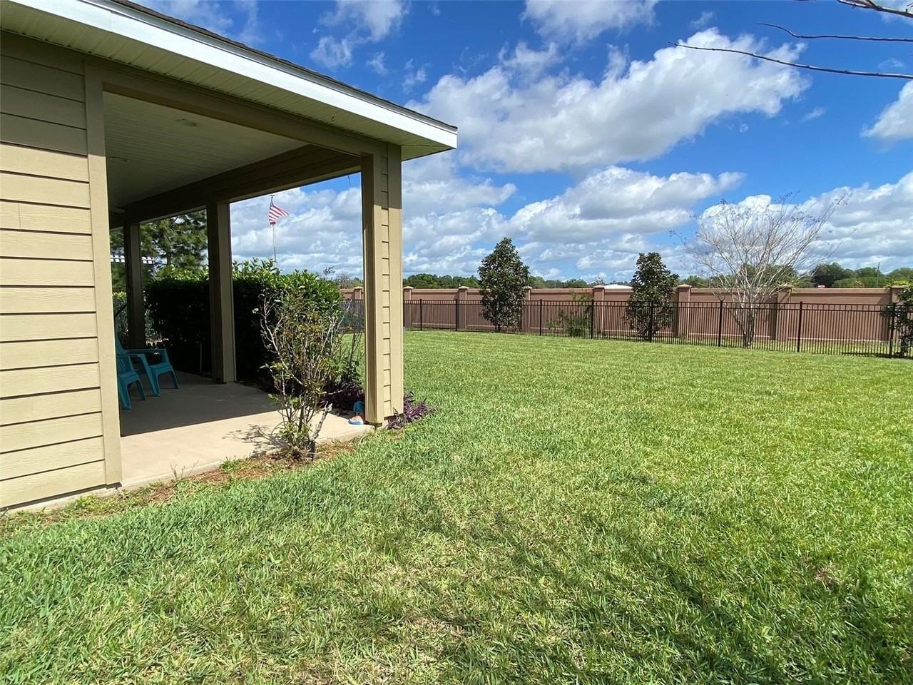 3887 Nw 46th Ter - Photo 4 of 27