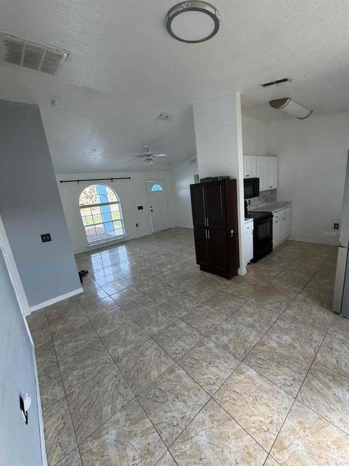 320 Clearwater Ln - Photo 7 of 18