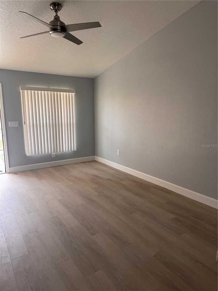 1125 E Rohe St #B - Photo 7 of 16