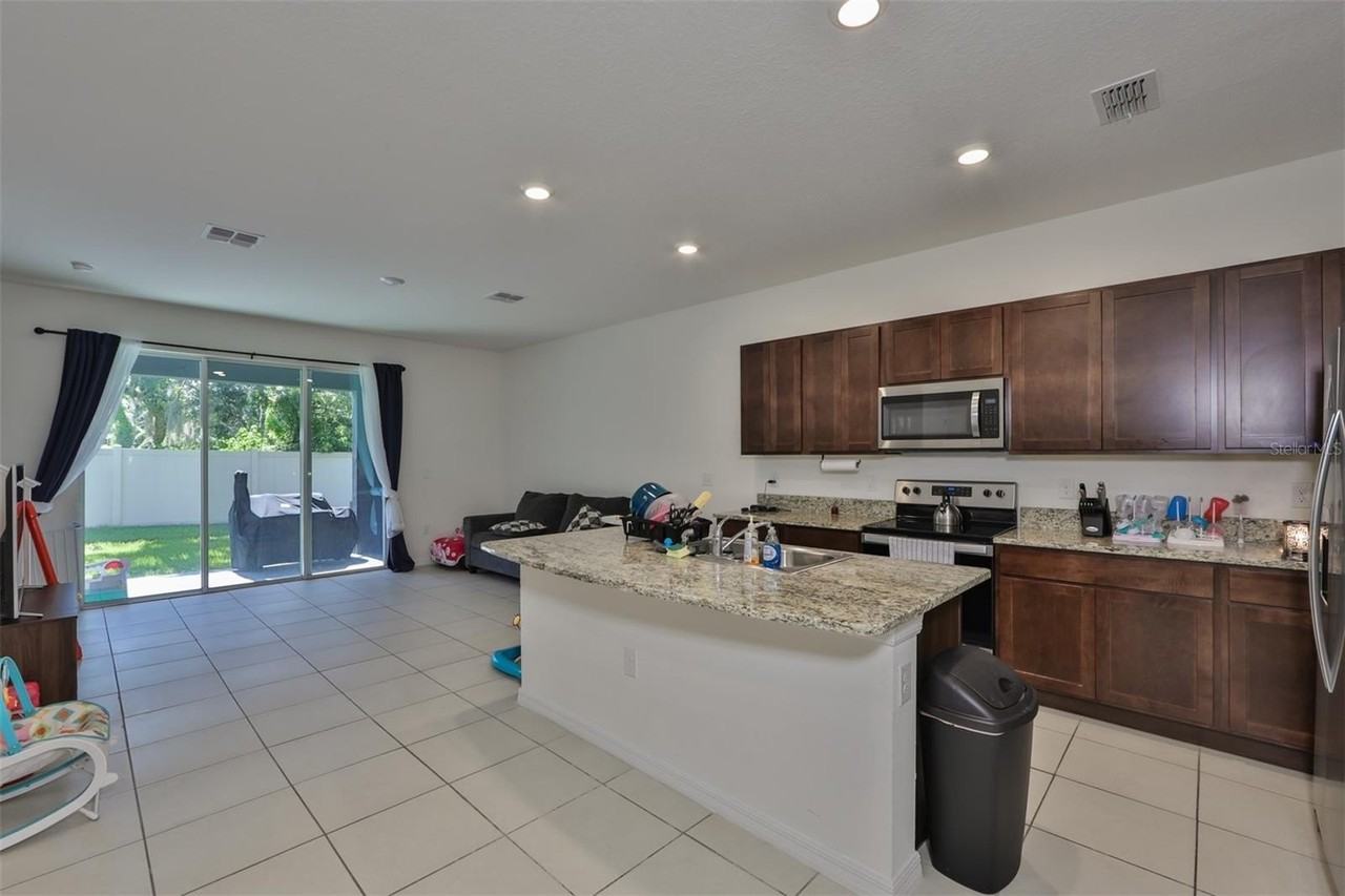 3225 Pleasant Willow Ct - Photo 2 of 33