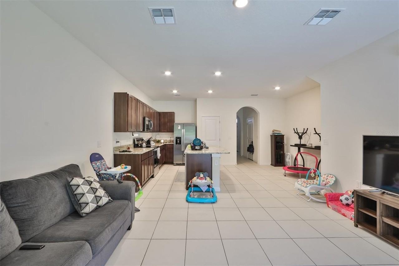 3225 Pleasant Willow Ct - Photo 7 of 33