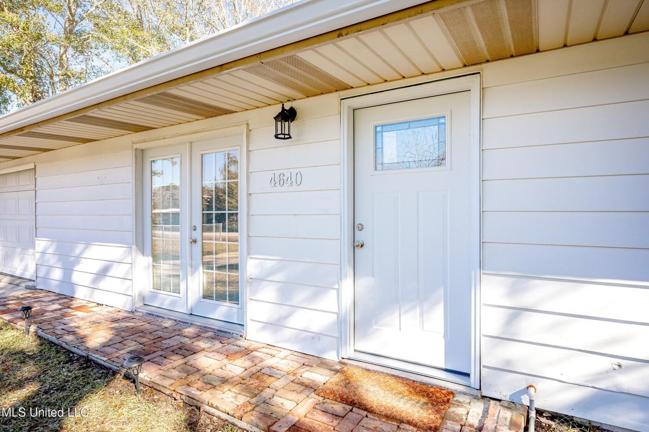 4640 Hilltop Dr - Photo 3 of 34