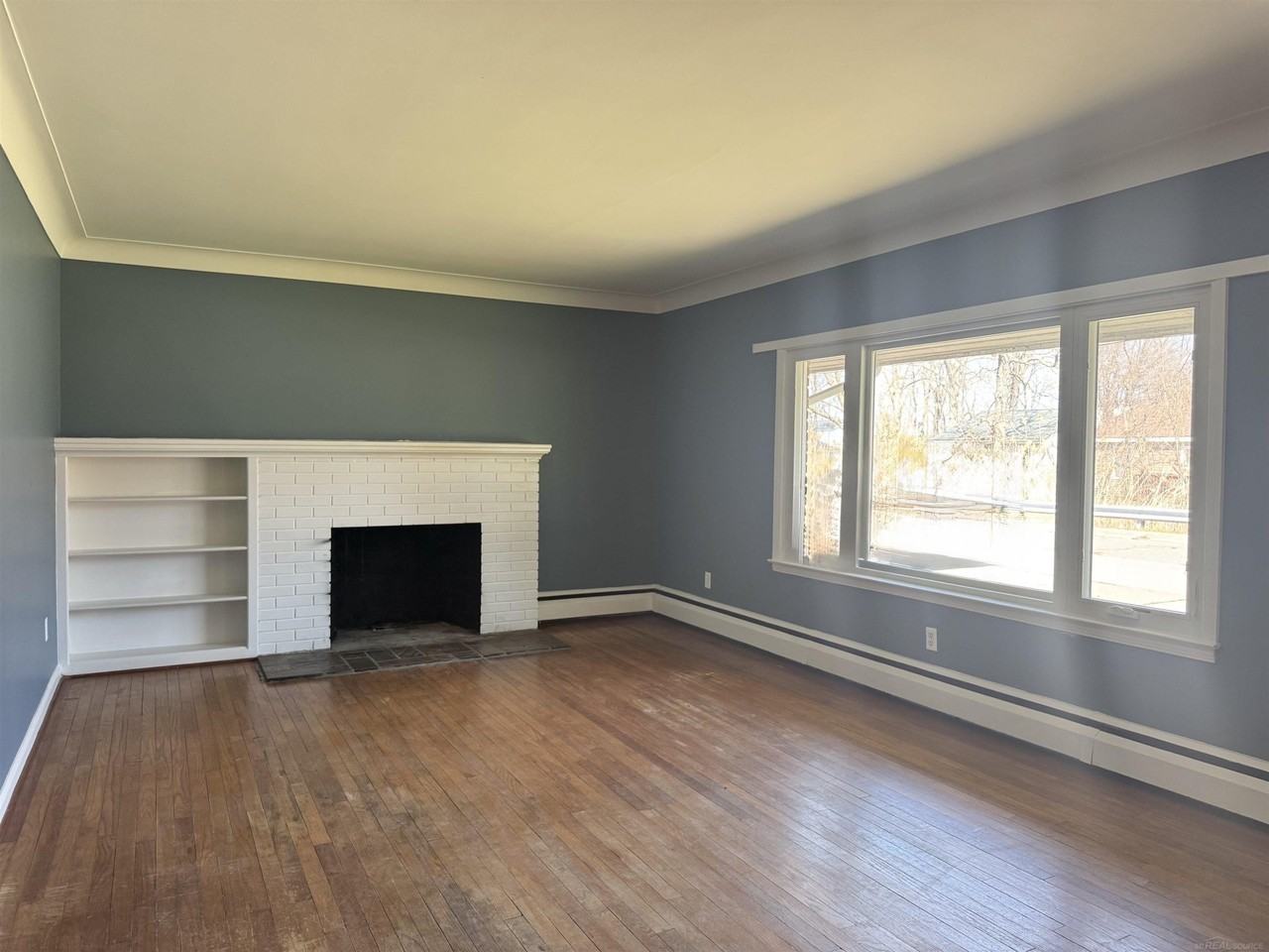 359 Sherwood Ln - Photo 4 of 25