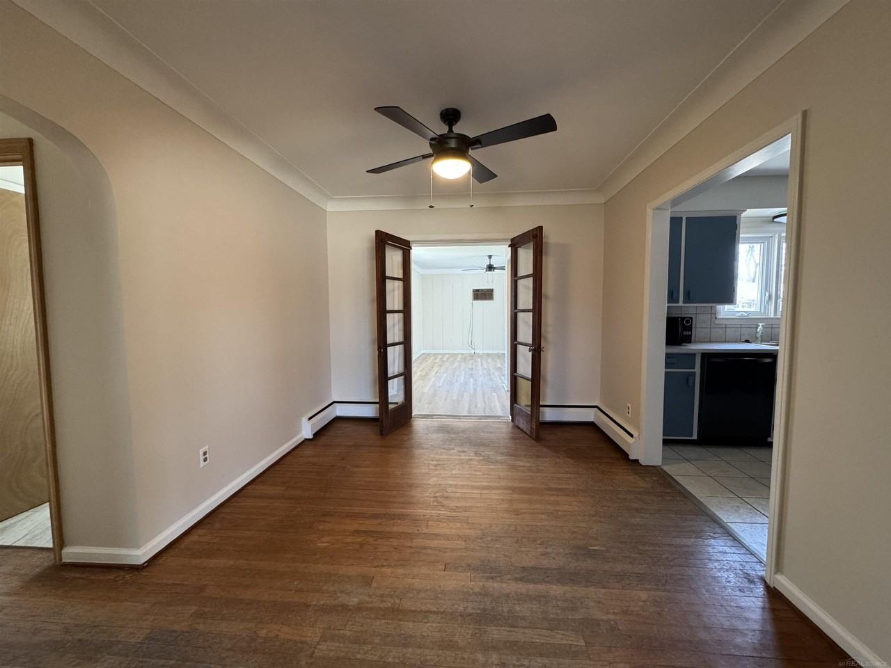 359 Sherwood Ln - Photo 7 of 25