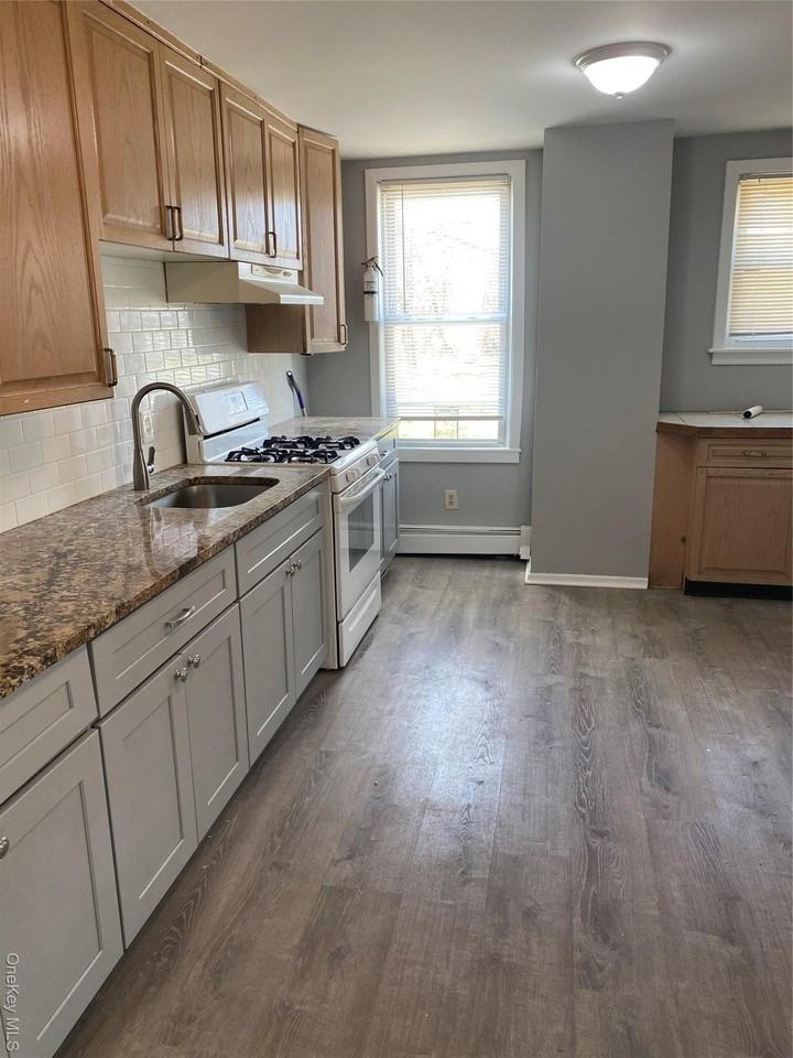 104 River Ave - Photo 3 of 8