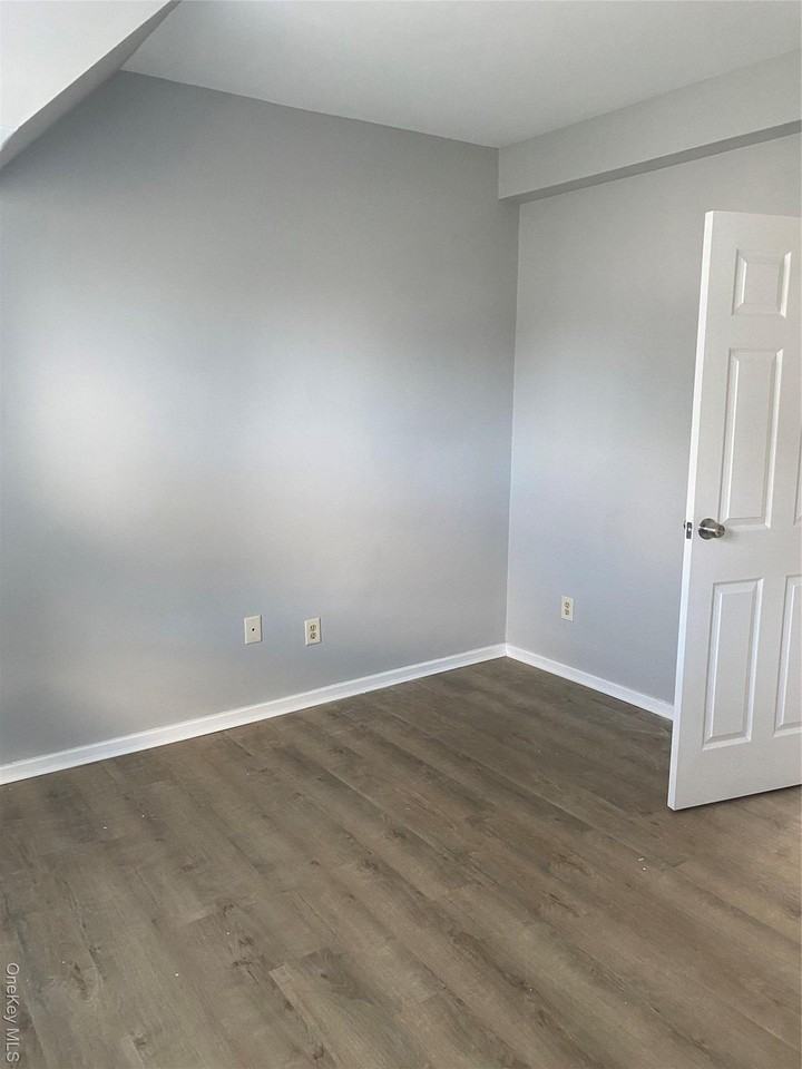 104 River Ave - Photo 6 of 8