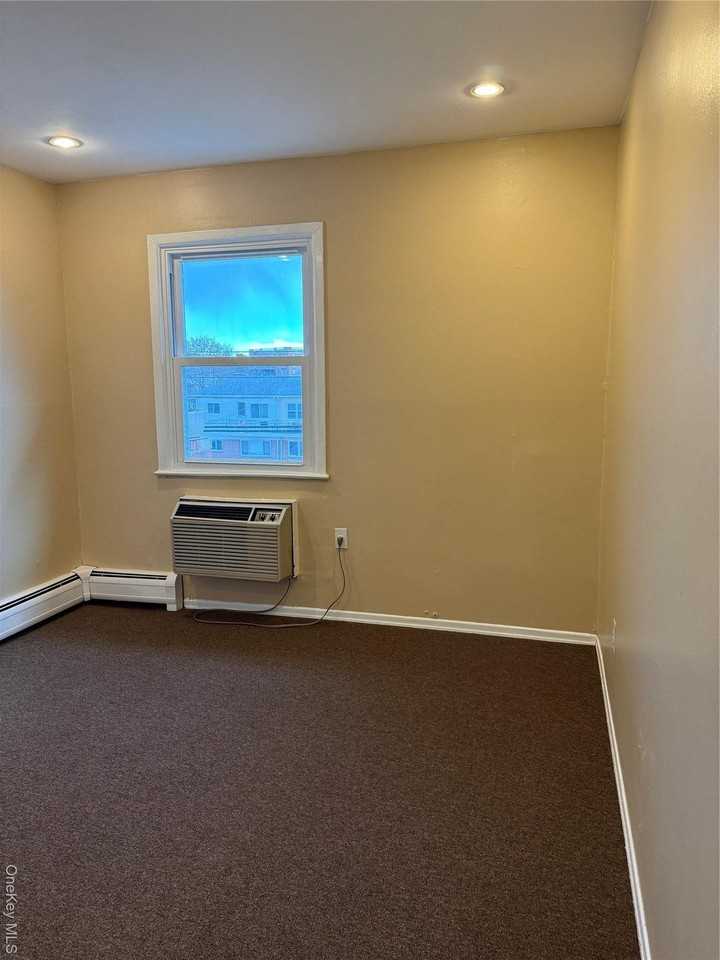 8313 149th Ave Apt 3 - Photo 3 of 17