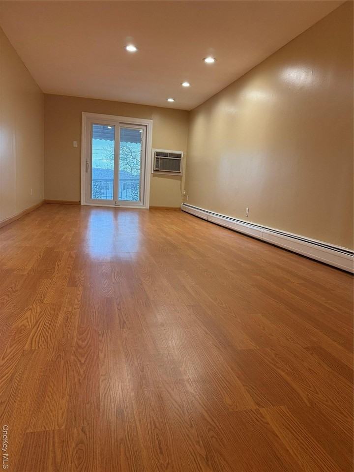 8313 149th Ave Apt 3 - Photo 4 of 17