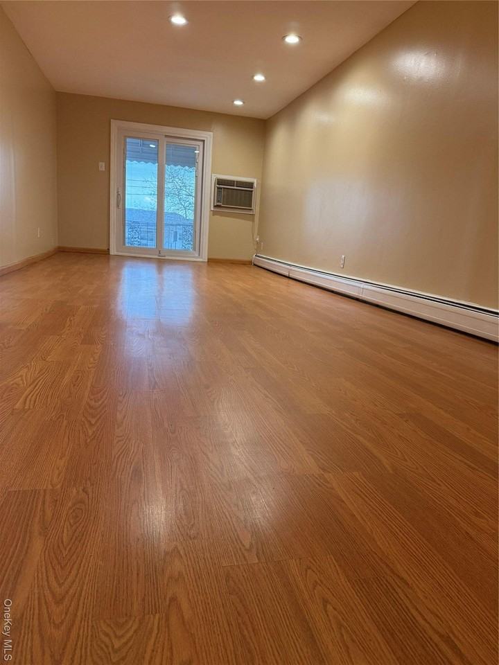 8313 149th Ave Apt 3 - Photo 5 of 17