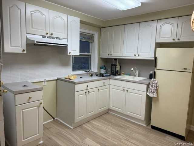 519 Fowler Ave 1st Fl - Photo 5 of 15