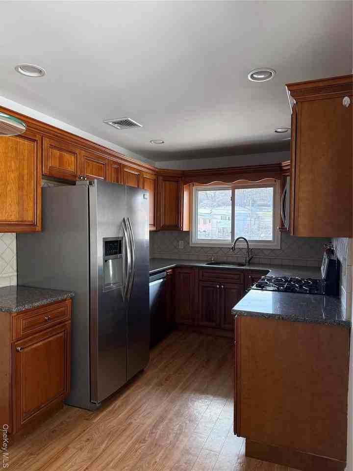 17 Valerie Dr - Photo 3 of 13