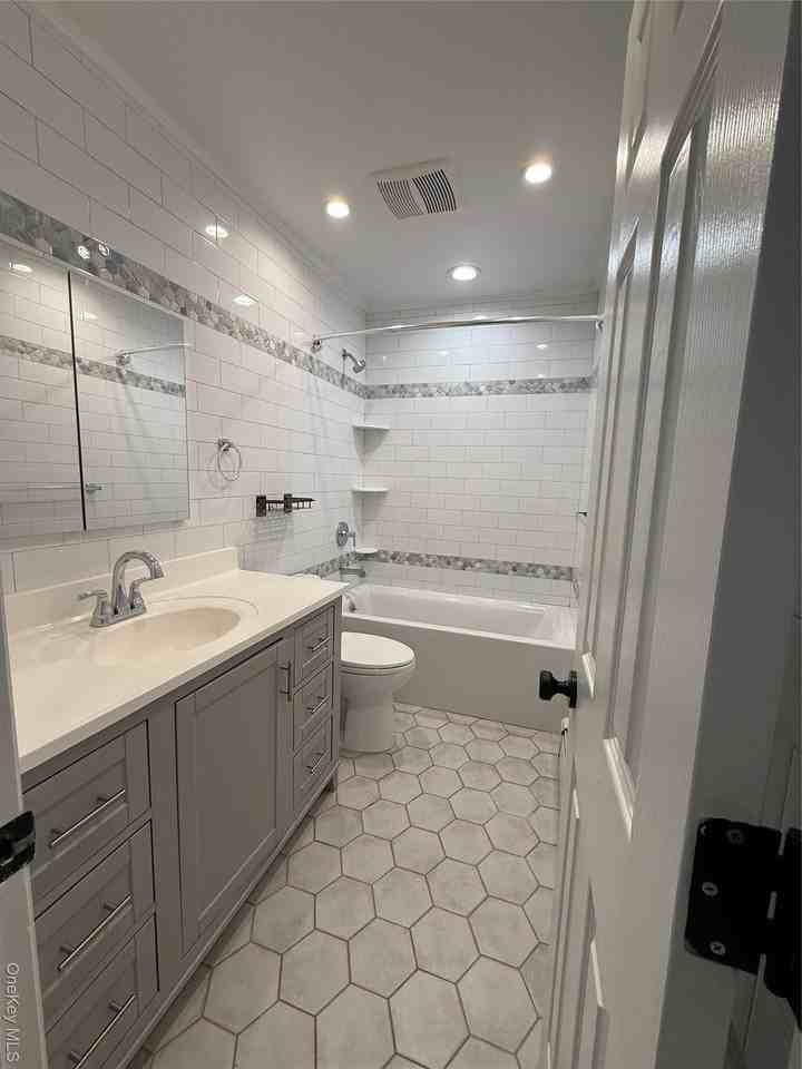 17 Valerie Dr - Photo 6 of 13