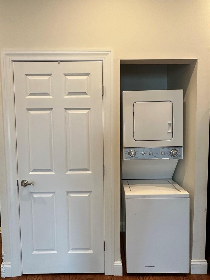 157 Post Ave Apt 302 - Photo 3 of 5