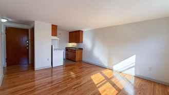 180 Bond St / Theo Investments LLC - Photo 1 of 1