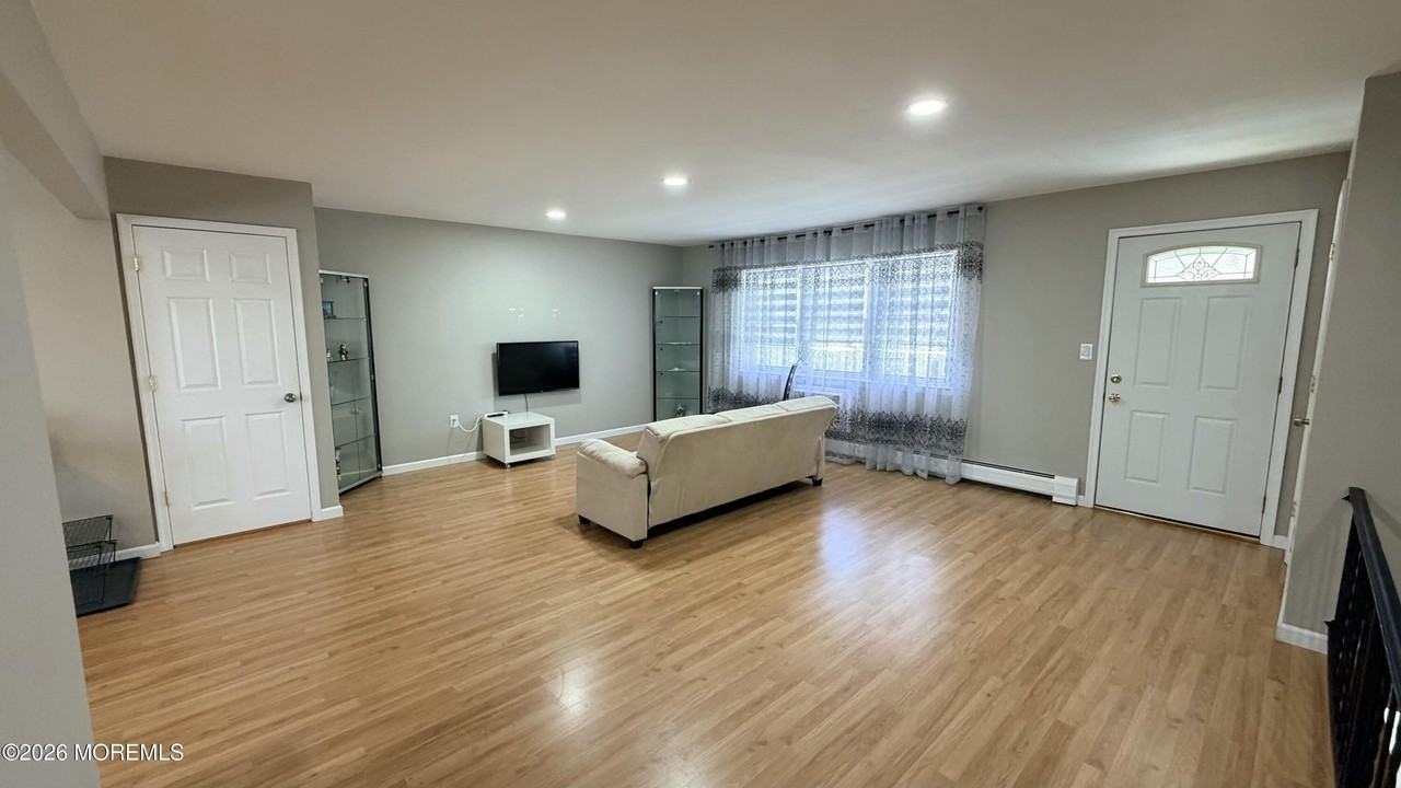 363 Cranbury Rd Apt D16 - Photo 4 of 32