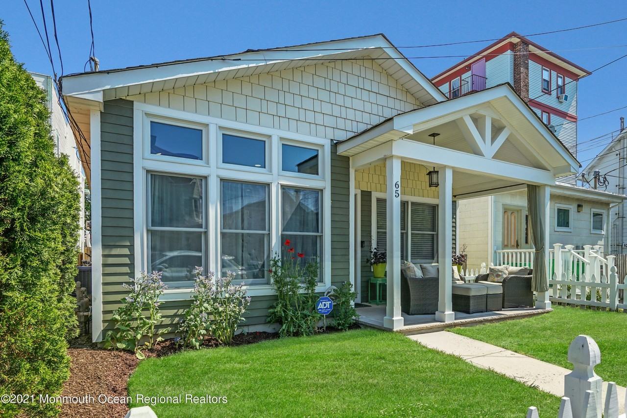 65 Heck Ave - Photo 2 of 18