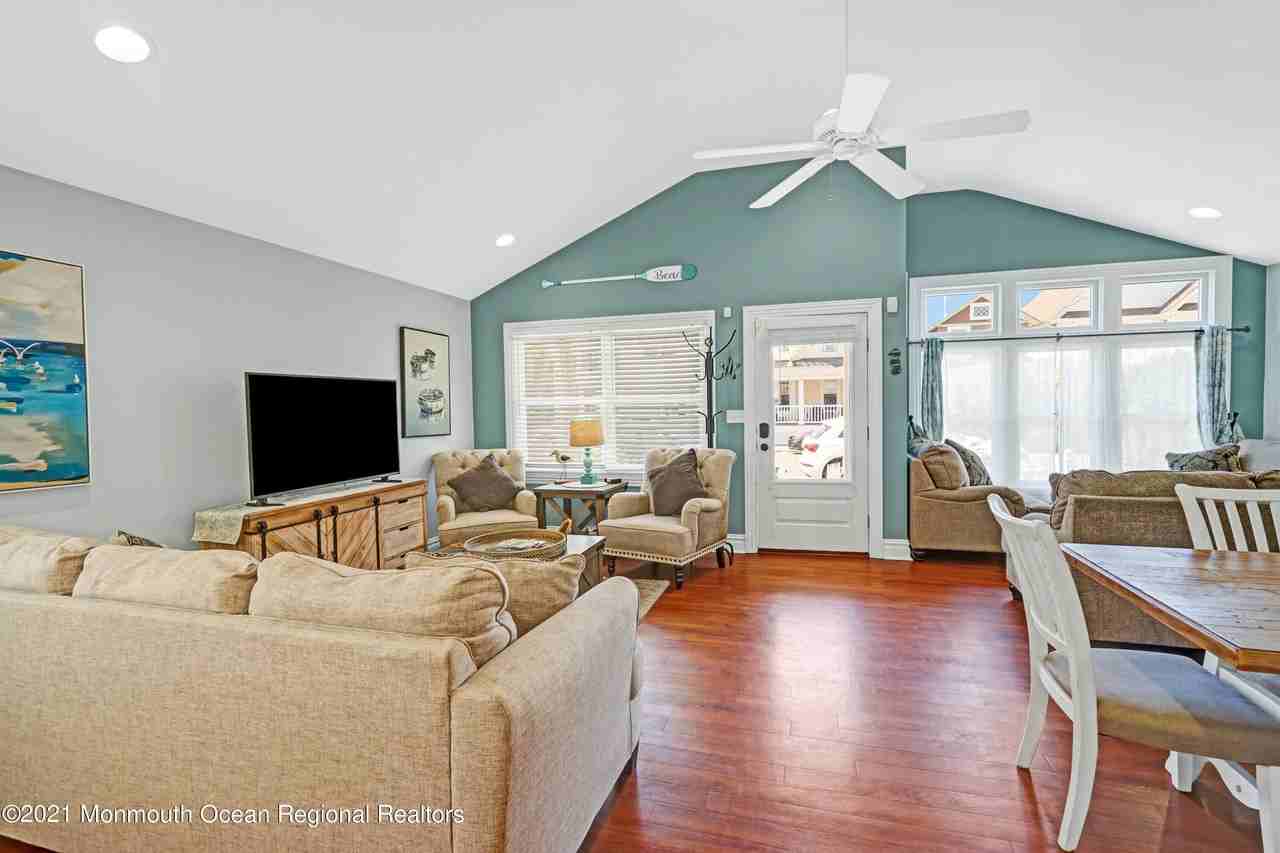 65 Heck Ave - Photo 7 of 18