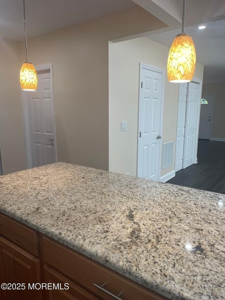 410 Ferry St - Photo 4 of 20