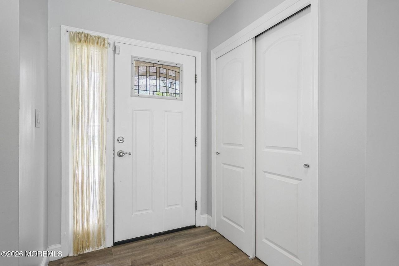 6 Rockwell Cir - Photo 3 of 32