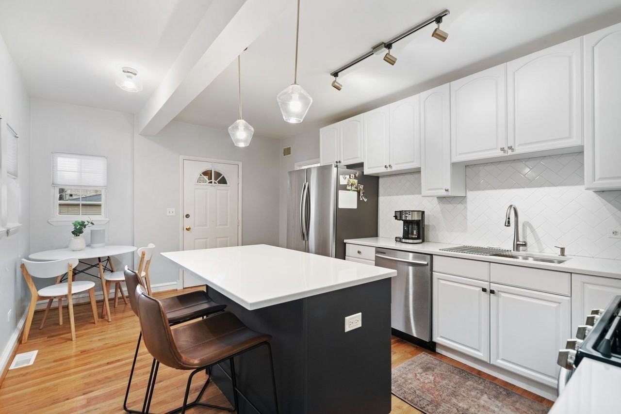 1013 N Paulina St Unit 1 - Photo 4 of 15