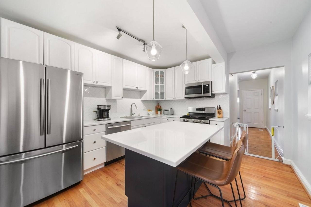 1013 N Paulina St Unit 1 - Photo 5 of 15