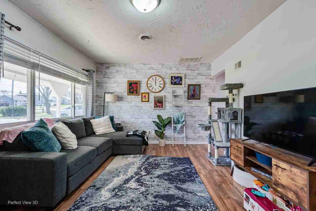 11248 193rd St - Photo 2 of 20