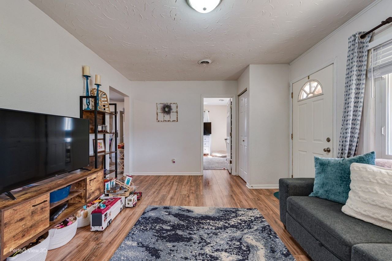 11248 193rd St - Photo 3 of 20