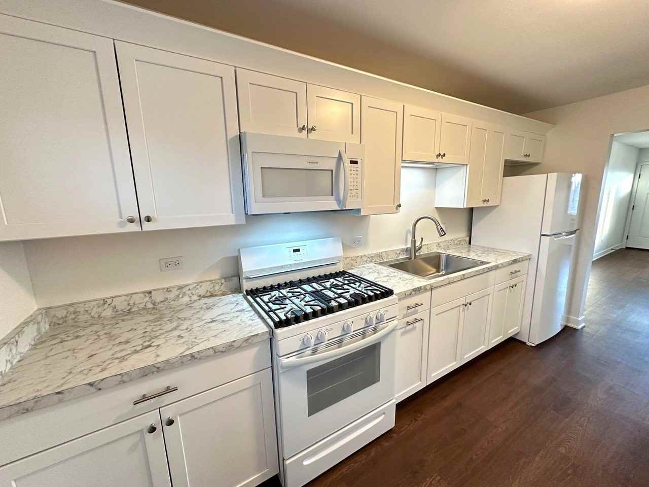 222 S Tryon St Apt 6 - Photo 2 of 14