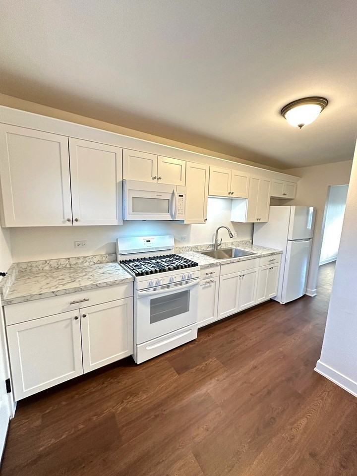 222 S Tryon St Apt 6 - Photo 3 of 14