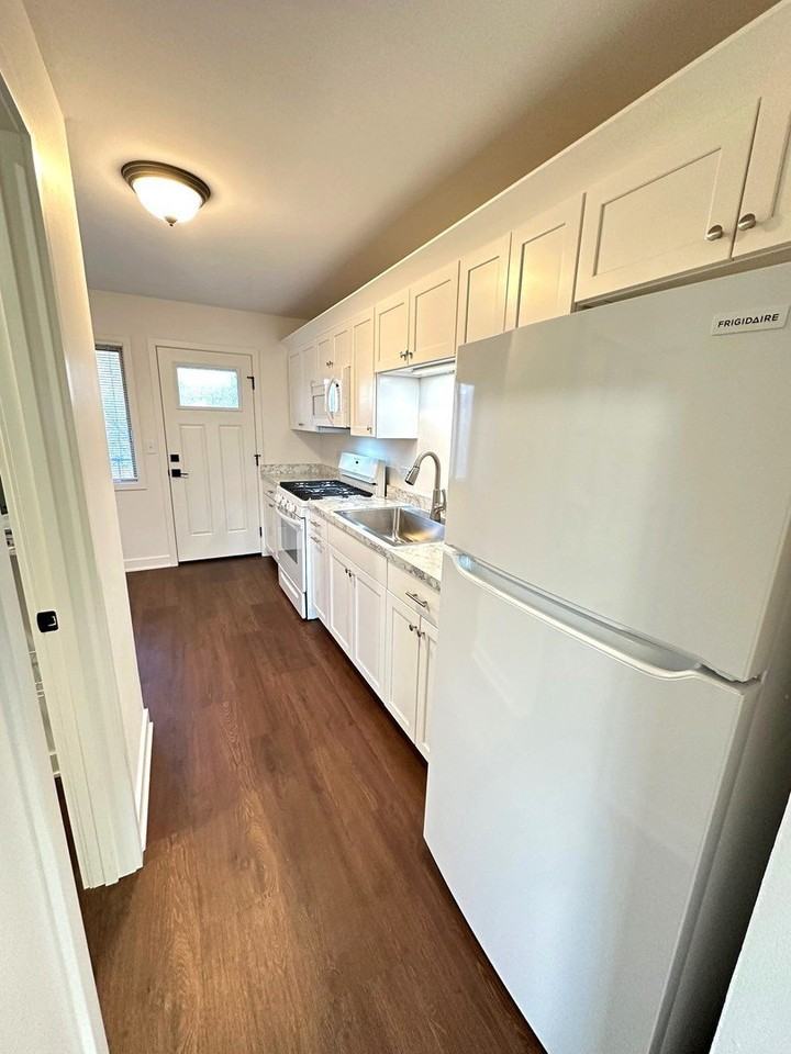 222 S Tryon St Apt 6 - Photo 4 of 14