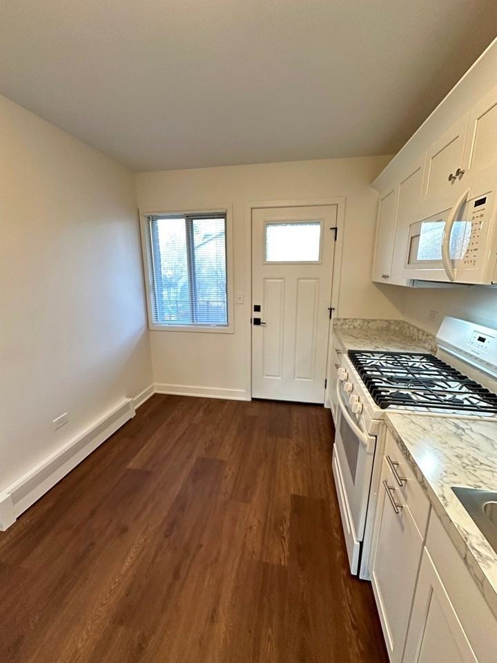 222 S Tryon St Apt 6 - Photo 5 of 14