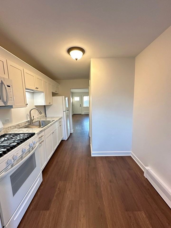 222 S Tryon St Apt 6 - Photo 6 of 14