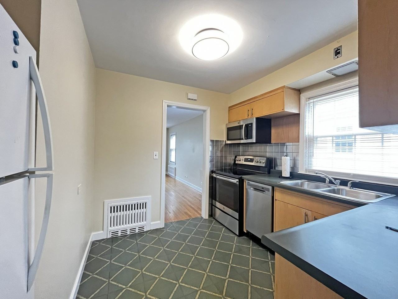 4 S June Ter #1 - Photo 7 of 21