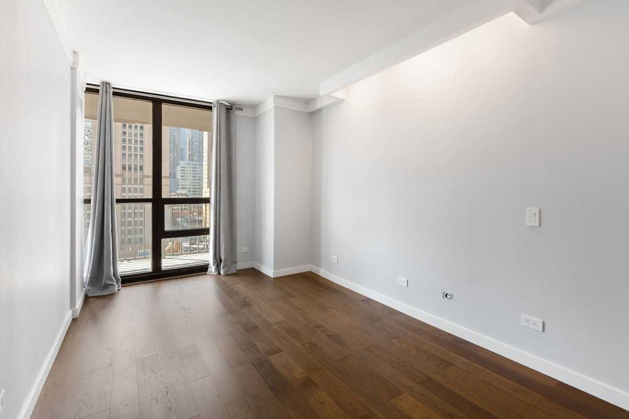 10 E Ontario St Apt 904 - Photo 7 of 19