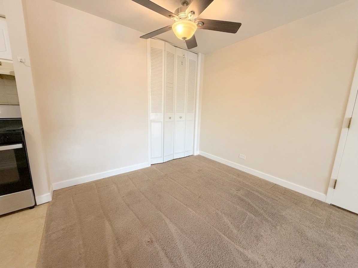 915 Westmoreland Dr Apt 9 - Photo 3 of 11