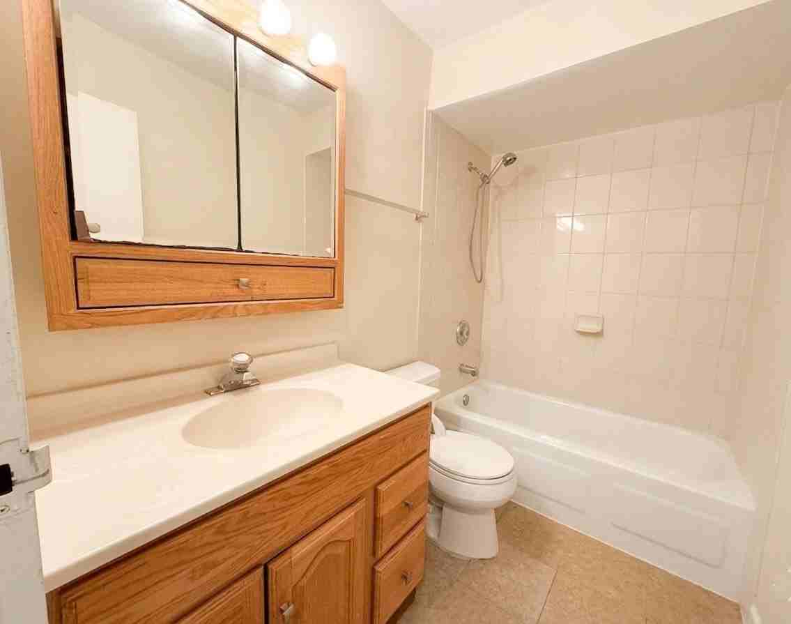 915 Westmoreland Dr Apt 9 - Photo 6 of 11