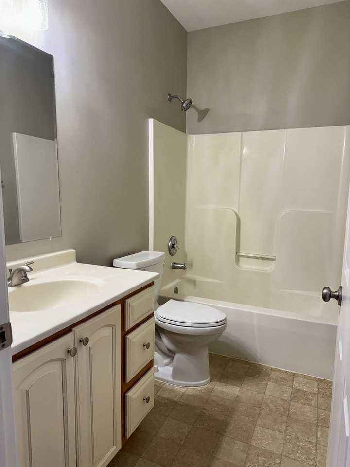 255 N Sacramento St Apt D - Photo 6 of 12