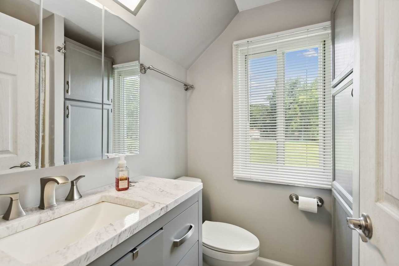 300 Pauline Ave Unit B - Photo 4 of 6