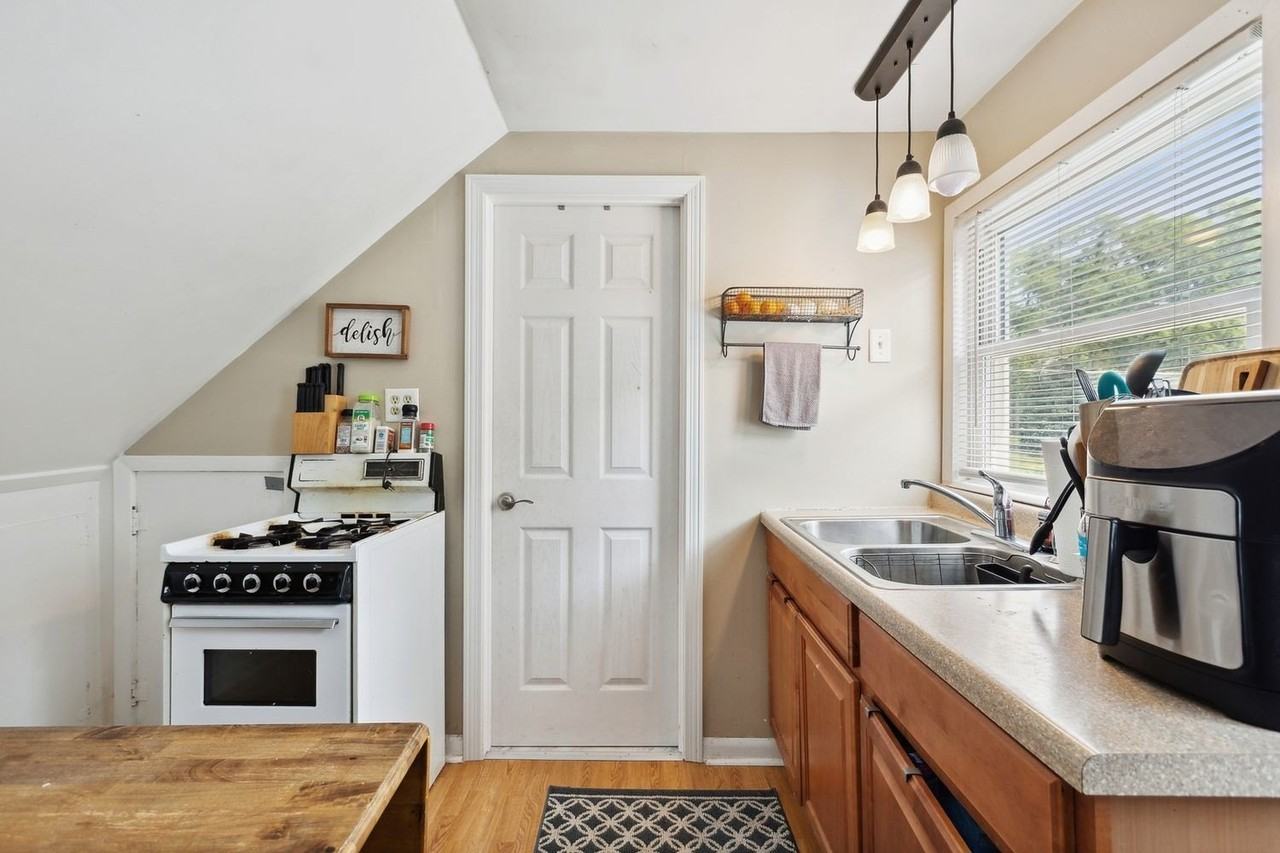 300 Pauline Ave Unit B - Photo 5 of 6