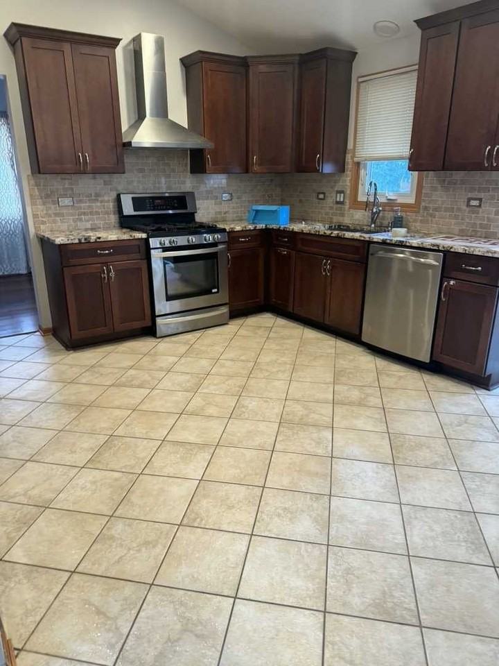 15438 Sulky Dr - Photo 3 of 12