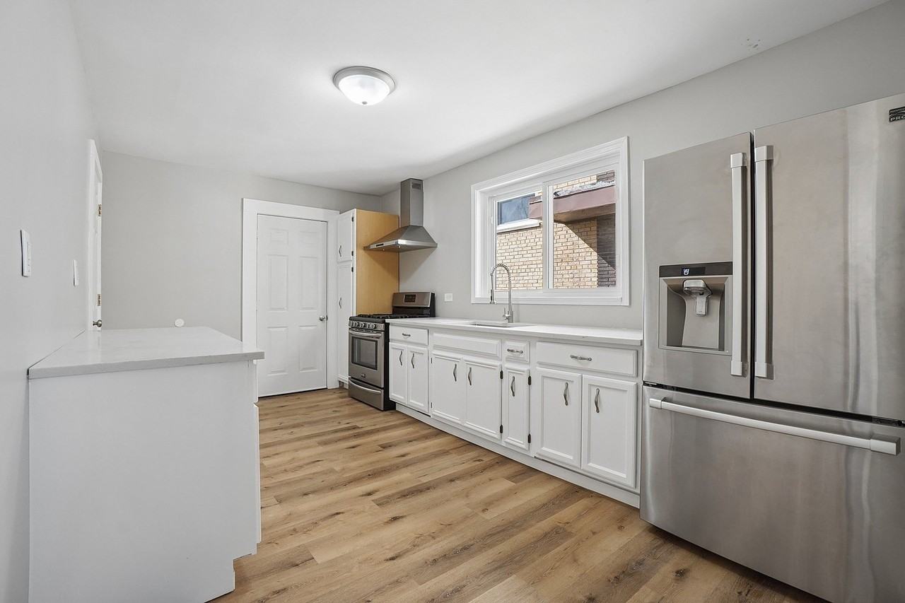 906 State St - Photo 4 of 20