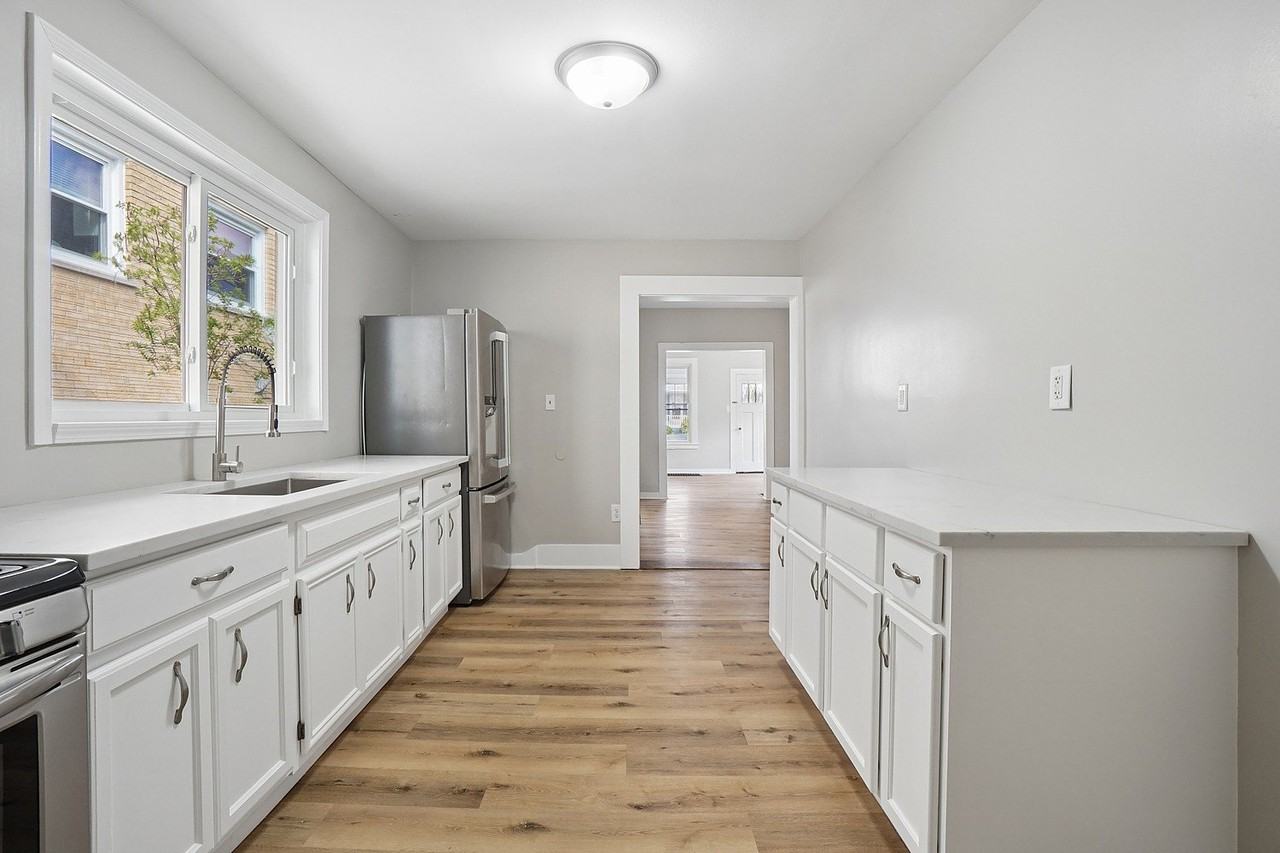 906 State St - Photo 5 of 20