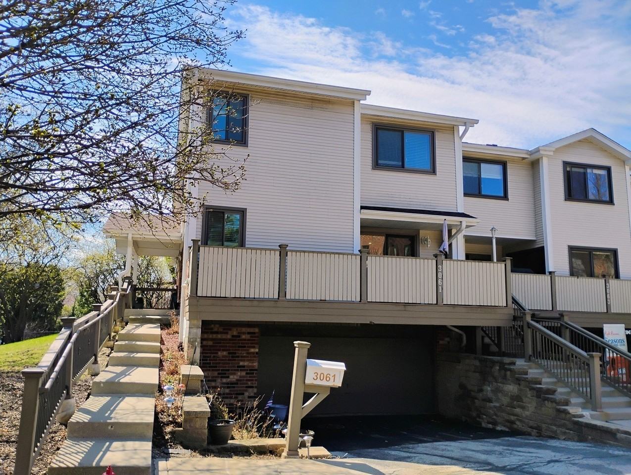 3061 Pheasant Creek Dr - Photo 2 of 30