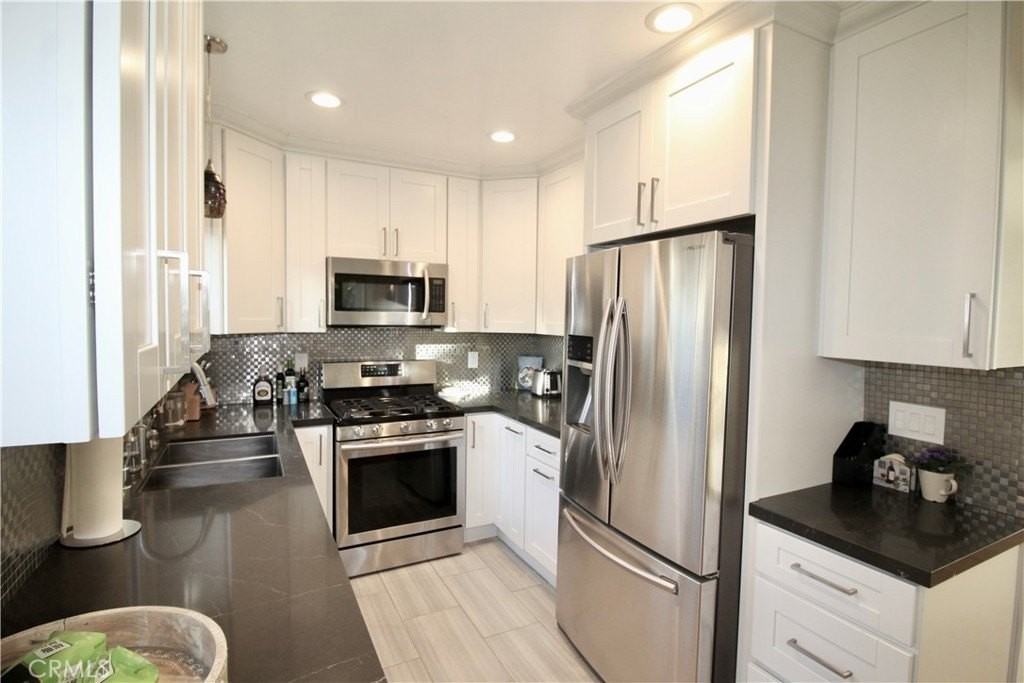 22621 Dolorosa St - Photo 7 of 22