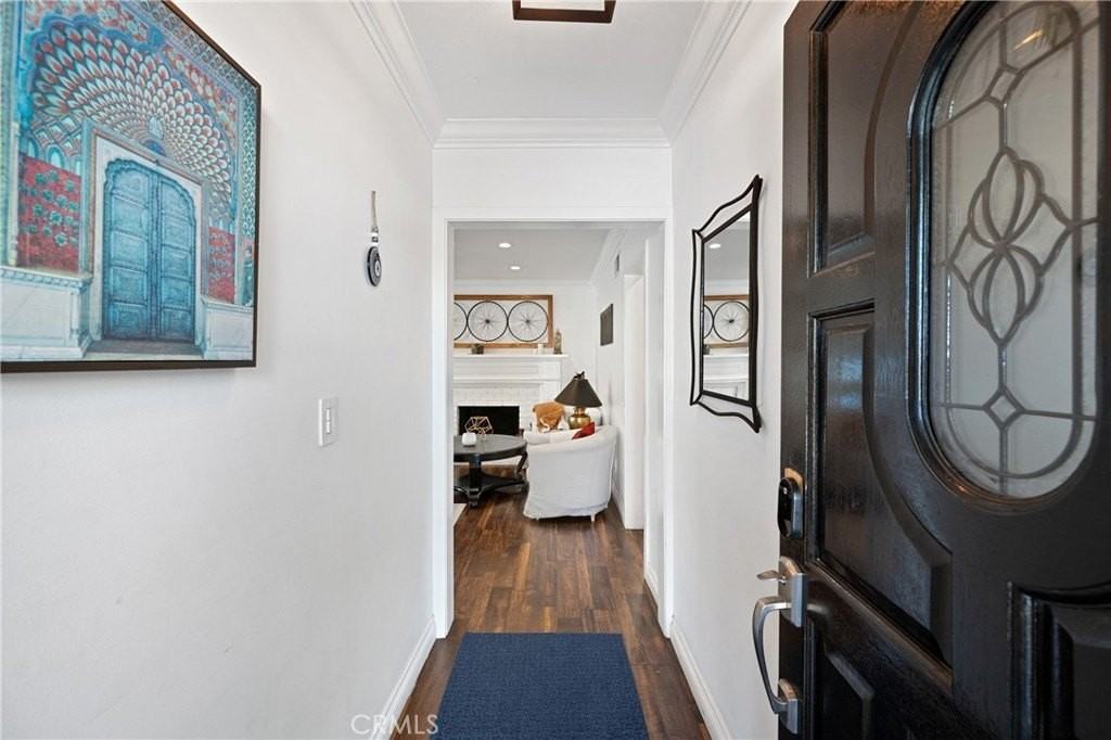 20852 Kittridge St - Photo 3 of 35