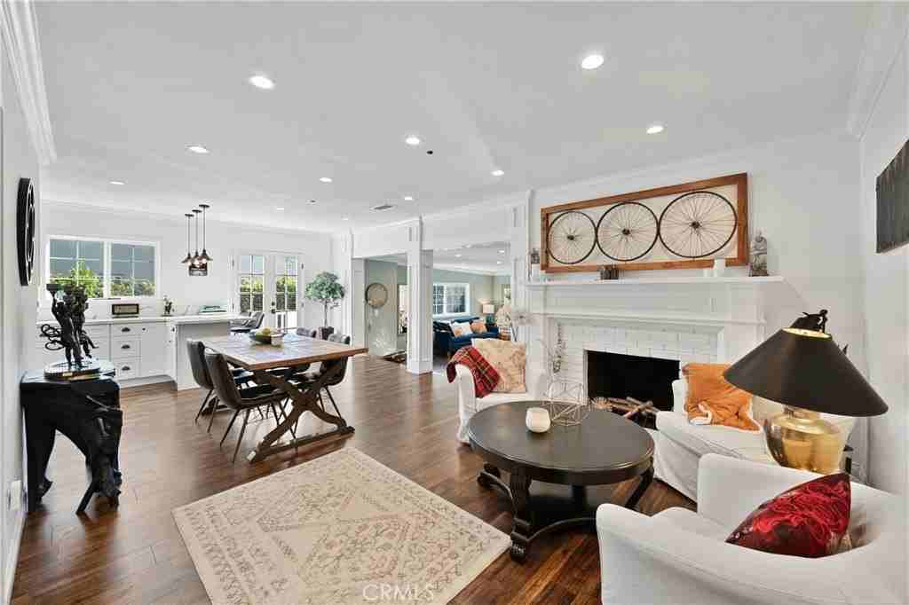 20852 Kittridge St - Photo 4 of 35