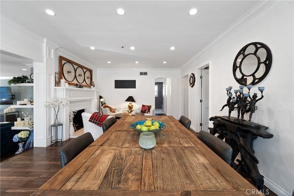 20852 Kittridge St - Photo 7 of 35