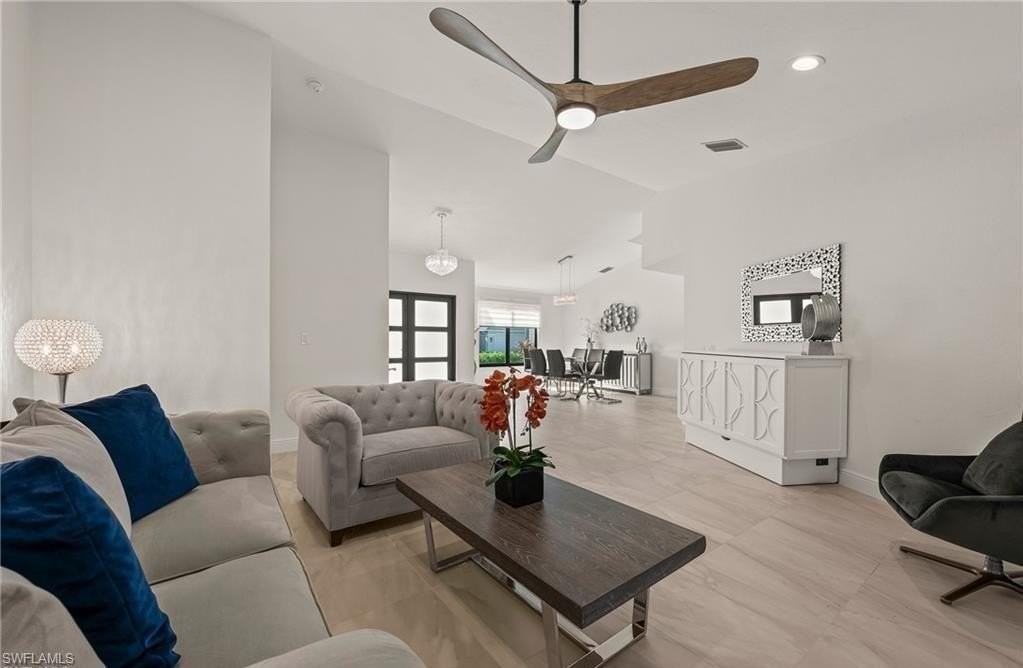 2307 Queens Way - Photo 4 of 41