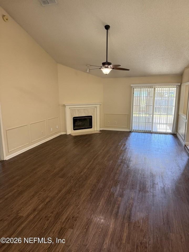 487 Springbrook Dr - Photo 2 of 5